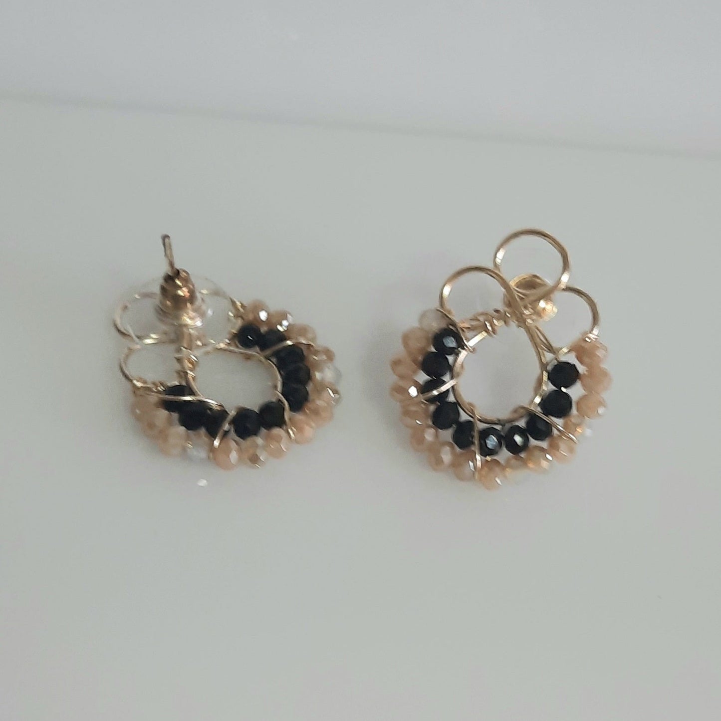Aros Clavito Beige y Negro